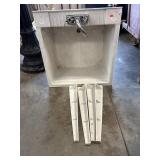 Plastic Sink w/Legs