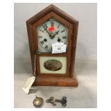 Vintage Ingraham Mantel Clock With Pendulum &