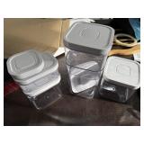 5 Plastic container with lids