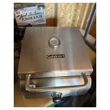 Samall Cruisinart  grill table top