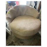 Circular cushion chair