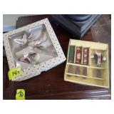 Clip-on birds and spreaders