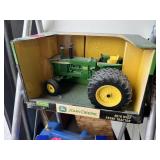 John Deere 4010 Wide Front Tractor 1:16