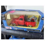 Diecast 1948 Ford F1 Wrecker 1:25