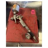 Cup gun sprayer