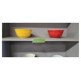 Set Of Four Pyrex Mixing Bowls 5.5-7-in Diameter