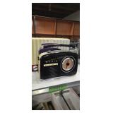 Retro portable AM FM radio