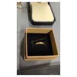Ring marked 22 HW K total weight 2 g