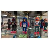 Three Vintage Toy Robots Has Shown 8.5 In To