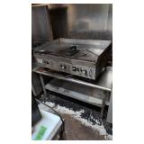 36-in Gas Grill With Table Buyer To Remove