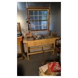Woodworkers Workbench With Vise