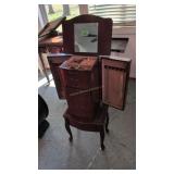 Jewelry box with jewelry