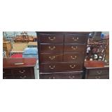 Four piece mahogany bedroom suit by Thomasville