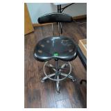 Swivel shop chair