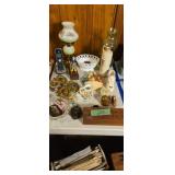 Oil lamps figurines antique lock as shown