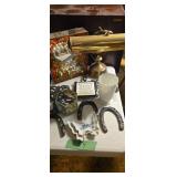 Horseshoes desk light thimbles