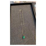 14k emerald necklace 19 in overall 4.5 g
