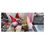 lot of gnomes etc