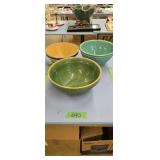 three vintage mixing bowls 9.5 in diameter 10.25