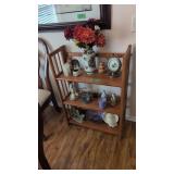 small stand with figurines vase etc