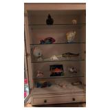 contents of master bathroom as shown