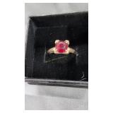 10 karat gold ring with Ruby Stone 1.6 g