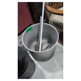 aluminum handled pot with umbrella and paddle