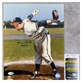 Robin Roberts Signed 11" x 14? Photograph w/ COA