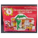 1982 Strawberry Shortcake Garden House w/ Box