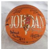 2001-02 Villanova Women's Team Signed Basketball