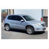 2009 Volkswagen Tiguan 2.0T Compact SUV