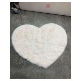Heart-Shaped White Area Rug - 30x42 Inches