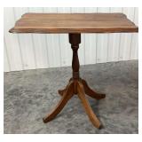 Wooden Pedestal Side Table with Scalloped Top