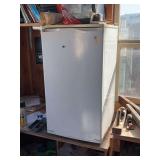 GE Compact Refrigerator with Chiller Compartment
