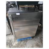 Perlick HB24RS-O One-Door Refrigerated Back-Bar...