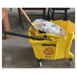 Rubbermaid Brute Mop Bucket w/ Mop.