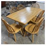 Nice Oak Kitchen Table & 6 Chairs.