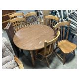 Dining Table w/ 6 Chairs & 2 Leaves.