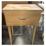Vtg Blonde Oak Kingston Sewing Table & Machine.