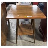 Mid Century Mahogany End Table. Mid Century Mahogany End Table.