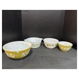 4 Pyrex Mixing Bowls. 4 Pyrex Mixing Bowls.