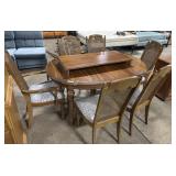 Oak Dinning Room Table W/ Cane Back Chairs.