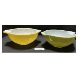 2 Vintage Pyrex Nesting Mixing Bowls.