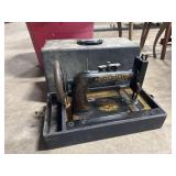 Vtg New Home Folk Art Sewing Machine.