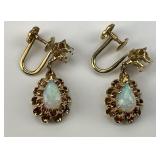 14KT Gold Teardrop Pearl Earrings.