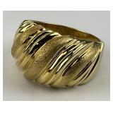 Vintage 14KT Gold Dome Textured Ring.