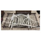 White Metal Framed Day Bed.