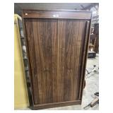 Modern Wooden Sliding Door Armoire.