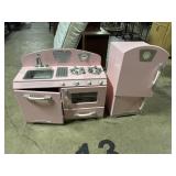 Kid Kraft Play Kitchen.