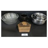 Clear Glass Pyrex & Metal Nesting Bowls.